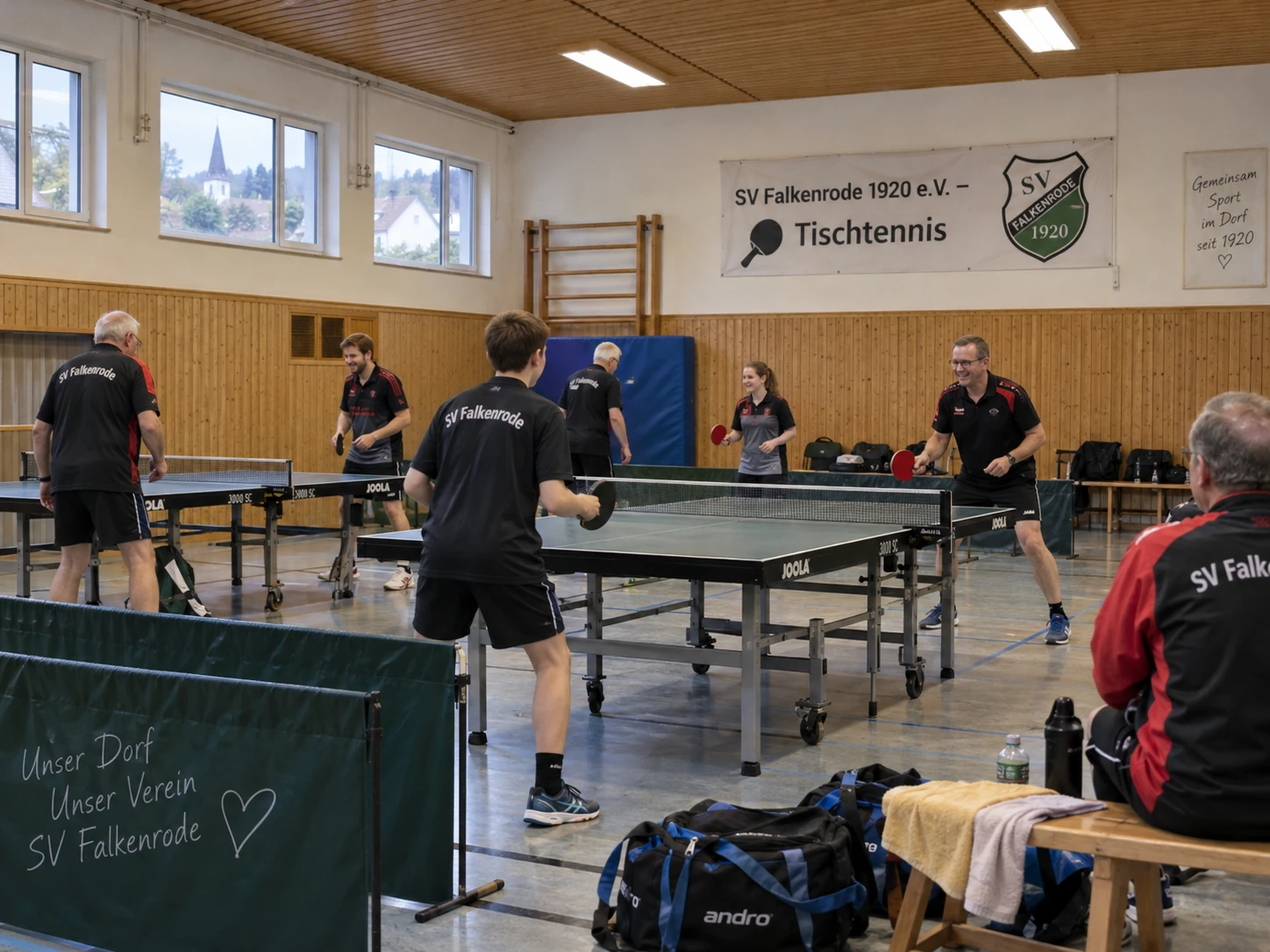 Tischtennisgruppe des SV Falkenrode 1920 e.V. in der Turnhalle
